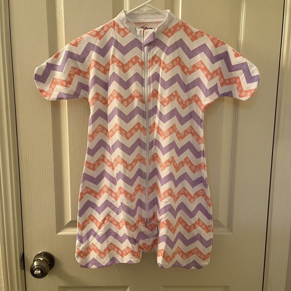 Revelae Cozy Baby Sleeper Swaddle Wearable Blanket Chevron Size 3-9M